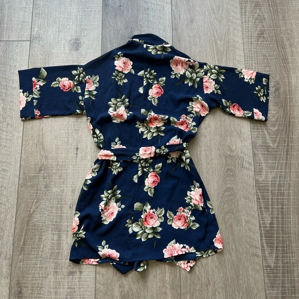 Coveted Clothing Floral Kimono Wrap Size Medium 6/7
